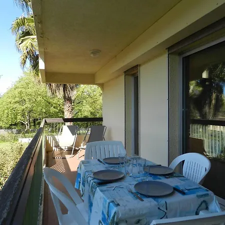 Apartment Le Lavandou, 2 Pieces, 4 Personnes - Fr-1-251-696 Le Lavandou